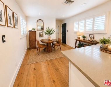 5245 Ventura Canyon Avenue - Photo Thumbnail 8