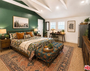 5245 Ventura Canyon Avenue - Photo Thumbnail 9