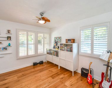 5245 Ventura Canyon Avenue - Photo Thumbnail 14