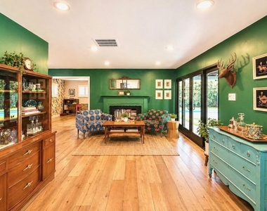 5245 Ventura Canyon Avenue - Photo Thumbnail 5