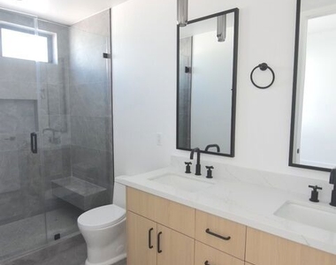 4543 Tujunga Avenue - Photo Thumbnail 5