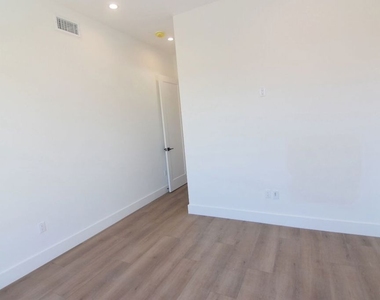 4543 Tujunga Avenue - Photo Thumbnail 8