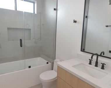 4543 Tujunga Avenue - Photo Thumbnail 7
