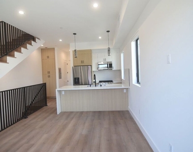 4543 Tujunga Avenue - Photo Thumbnail 3