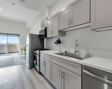 983 Dewey Avenue - Photo Thumbnail 8