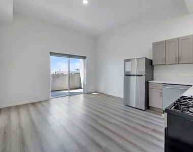 983 Dewey Avenue - Photo Thumbnail 4