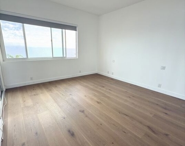 18069 Coastline Drive - Photo Thumbnail 13