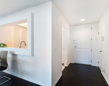 1650 Veteran Avenue - Photo Thumbnail 5