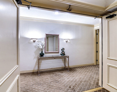1650 Veteran Avenue - Photo Thumbnail 3