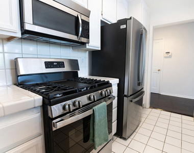 1650 Veteran Avenue - Photo Thumbnail 9