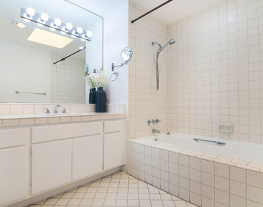 1650 Veteran Avenue - Photo Thumbnail 17