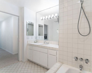 1650 Veteran Avenue - Photo Thumbnail 18