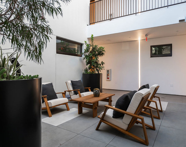 1264 N Harper Avenue - Photo Thumbnail 12