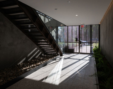 1264 N Harper Avenue - Photo Thumbnail 15