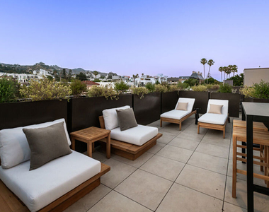 1264 N Harper Avenue - Photo Thumbnail 9