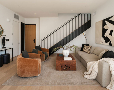 1264 N Harper Avenue - Photo Thumbnail 3
