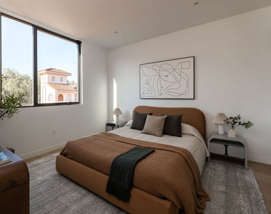 1264 N Harper Avenue - Photo Thumbnail 5