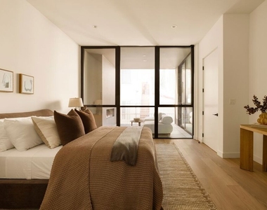 1264 N Harper Avenue - Photo Thumbnail 4