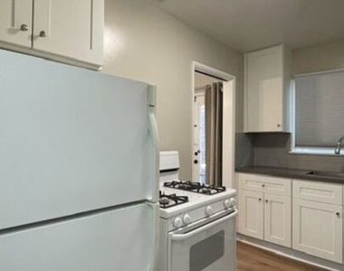 4121 Ocean View Boulevard - Photo Thumbnail 6