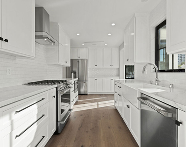 4919 Noeline Avenue - Photo Thumbnail 4