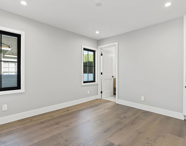 4919 Noeline Avenue - Photo Thumbnail 13