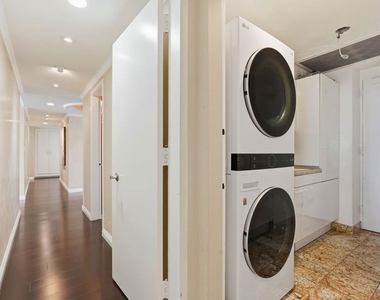 1333 S Beverly Glen Boulevard - Photo Thumbnail 13