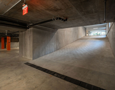 1264 N Harper Avenue - Photo Thumbnail 12