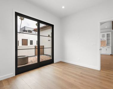 930 Lincoln Boulevard - Photo Thumbnail 16