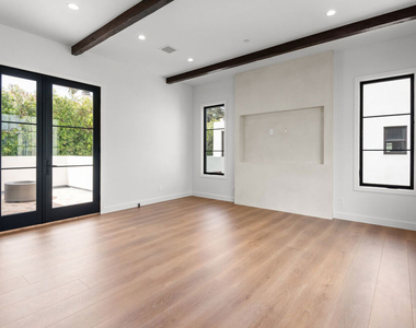930 Lincoln Boulevard - Photo Thumbnail 3