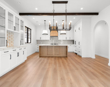 930 Lincoln Boulevard - Photo Thumbnail 5