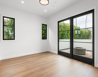 930 Lincoln Boulevard - Photo Thumbnail 15