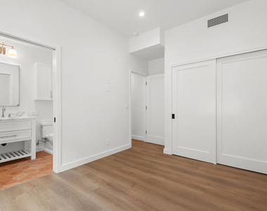 930 Lincoln Boulevard - Photo Thumbnail 15
