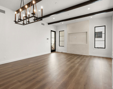 930 Lincoln Boulevard - Photo Thumbnail 4