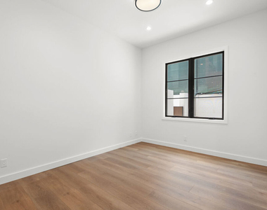 930 Lincoln Boulevard - Photo Thumbnail 13