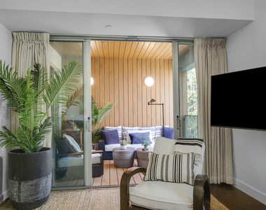 855 N Croft Avenue - Photo Thumbnail 8