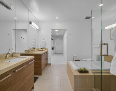 855 N Croft Avenue - Photo Thumbnail 12