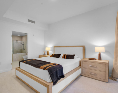 855 N Croft Avenue - Photo Thumbnail 15