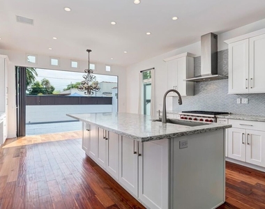 7270 Waring Avenue - Photo Thumbnail 9