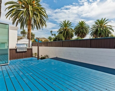 7270 Waring Avenue - Photo Thumbnail 28