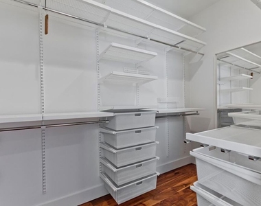 7270 Waring Avenue - Photo Thumbnail 21