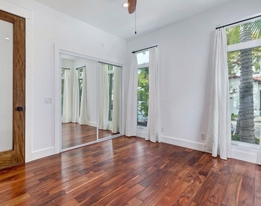 7270 Waring Avenue - Photo Thumbnail 25