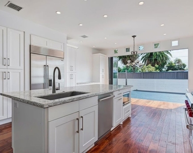 7270 Waring Avenue - Photo Thumbnail 10