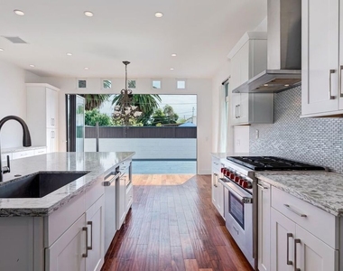7270 Waring Avenue - Photo Thumbnail 8