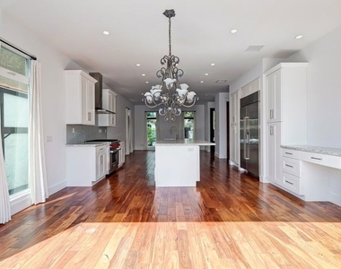 7270 Waring Avenue - Photo Thumbnail 16
