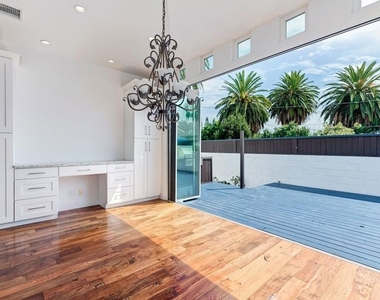 7270 Waring Avenue - Photo Thumbnail 14
