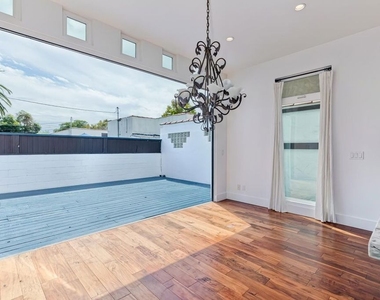 7270 Waring Avenue - Photo Thumbnail 13
