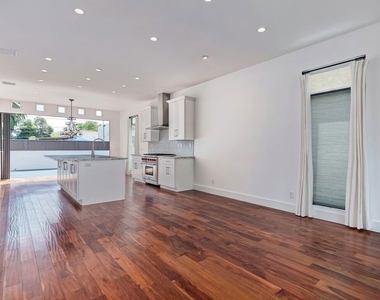 7270 Waring Avenue - Photo Thumbnail 6