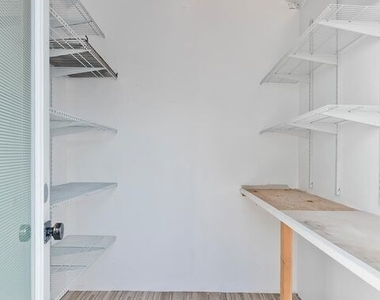 7270 Waring Avenue - Photo Thumbnail 32