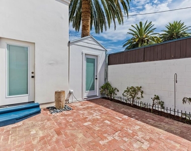 7270 Waring Avenue - Photo Thumbnail 30