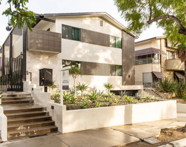 1262 N Sweetzer Avenue - Photo Thumbnail 2